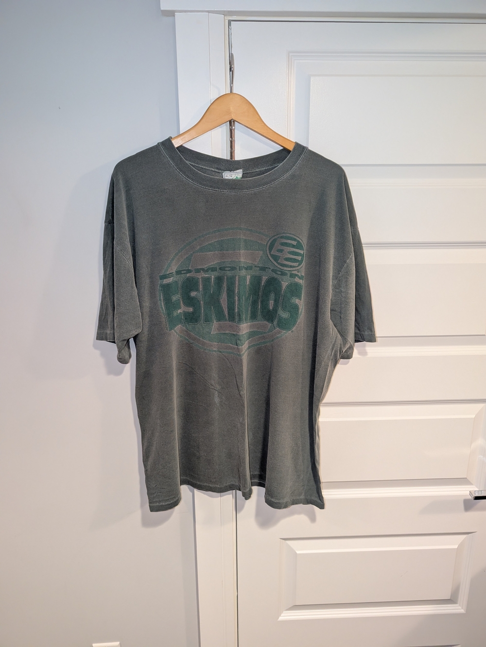 Vintage 1990s Edmonton Eskimos CFL Washed Charcoal Graphic T-Shirt